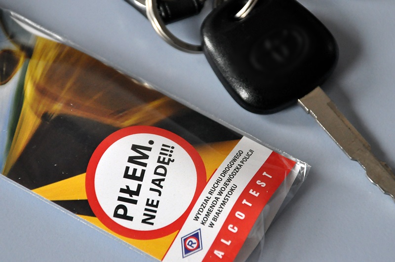 Policjanci apelują, aby nie wsiadać za kierownicę po wypiciu alkoholu