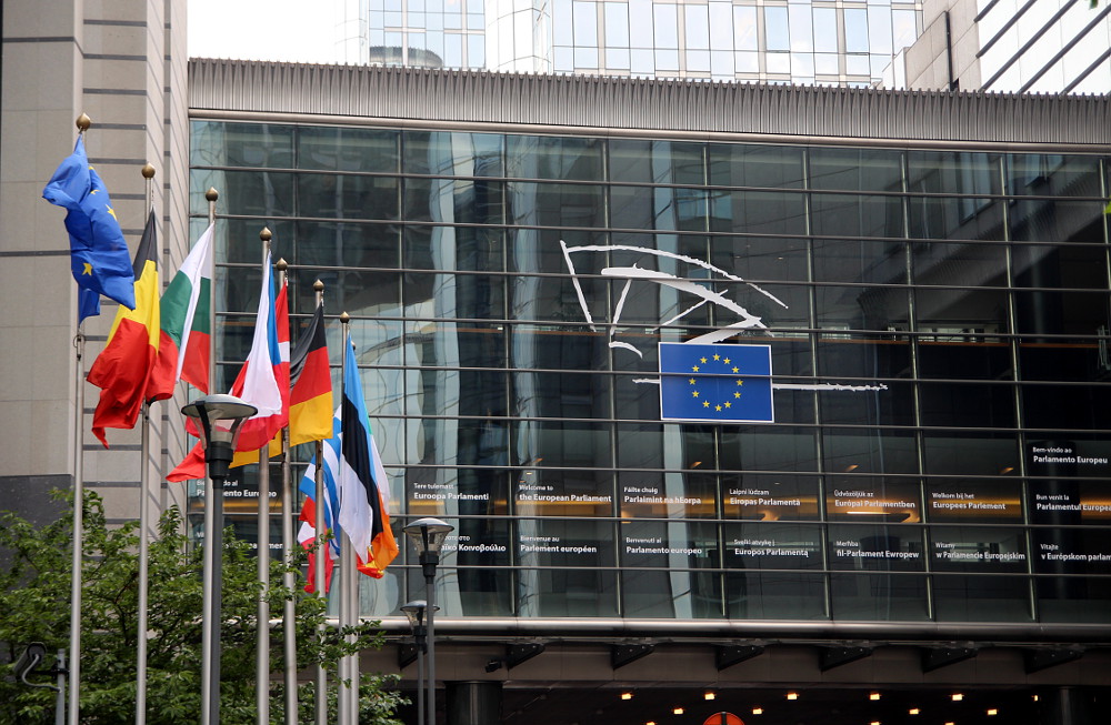 Europosłowie, nawet z czerwonych stref, bez kwarantanny w Belgii