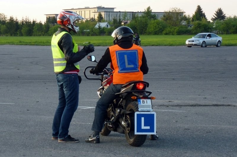 Region:  6 osób z zarzutami za łapówki przy egzaminach na prawo jazdy
