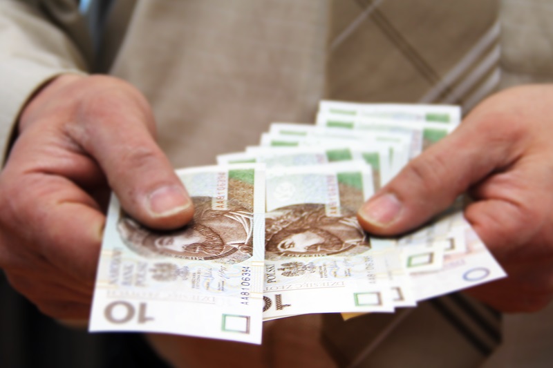 Emerytur bez podatku dla najuboższych chcą działacze PSL-u - zbierają podpisy w tej sprawie