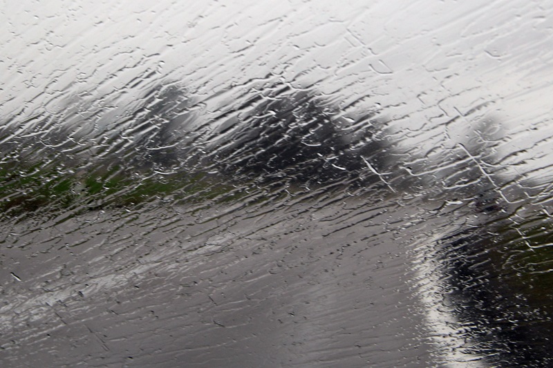 Nad Łomżą przeszła ulewa - kilkadziesiąt interwencji strażaków