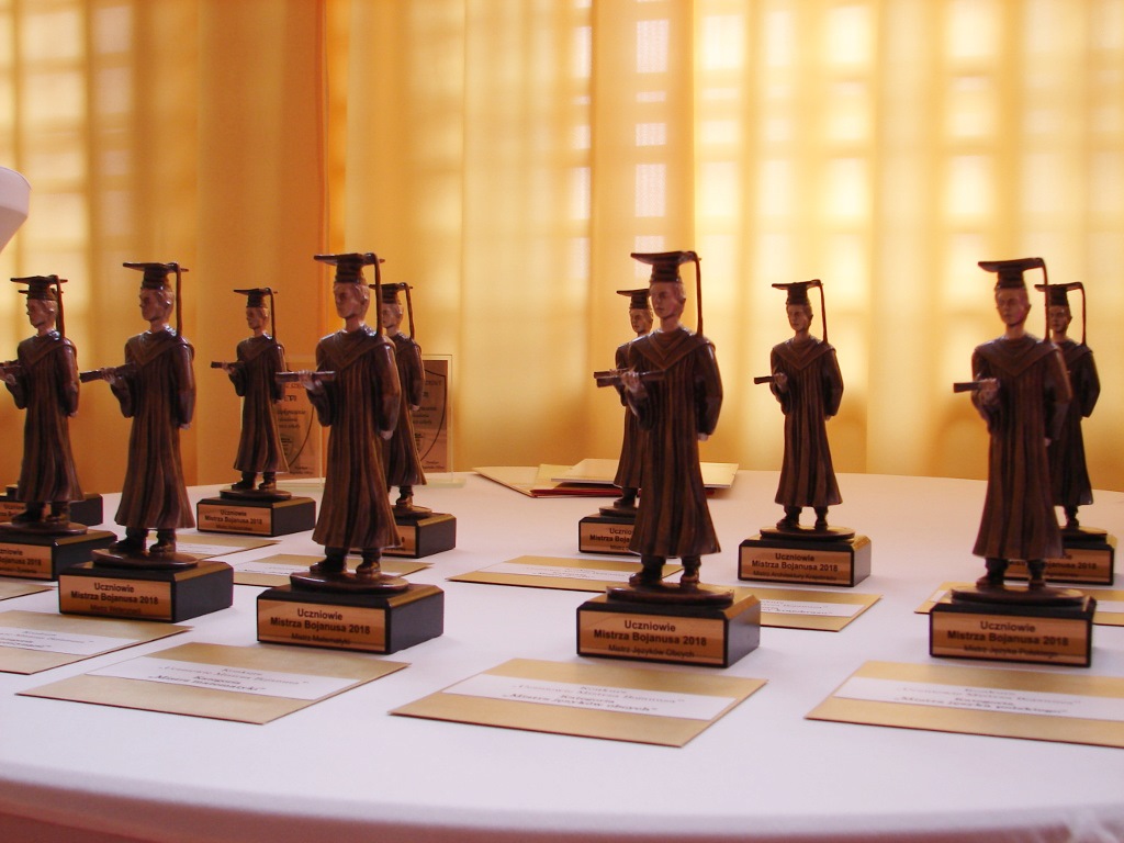 Najlepsi uczniowie łomżyńskiej "Wety" odznaczeni - nie tylko za wyniki w nauce