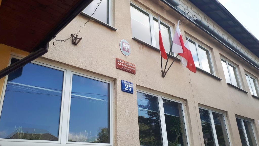 Rodzice przerwali protest i przenieśli dzieci ze szkoły w Monkiniach do Nowinki