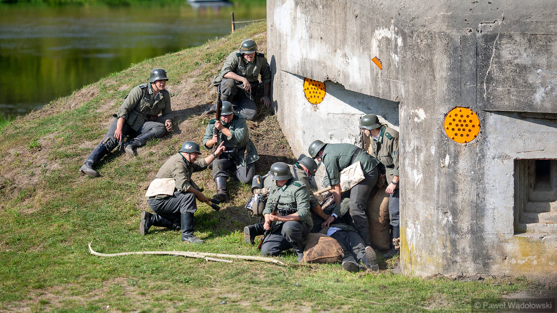 Kilkaset osób obejrzało rekonstrukcję bitwy z czasów II wojny światowej w Nowogrodzie [zdjęcia, wideo]
