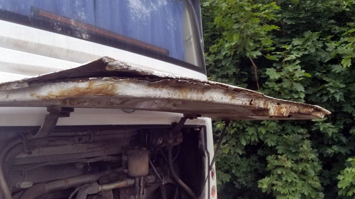 Policjanci zatrzymali niesprawny technicznie autokar, którym dzieci z Moniek miały jechać na obóz