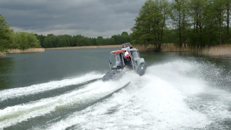 Sejneńscy policjanci i strażacy wspólnie patrolują okoliczne wody