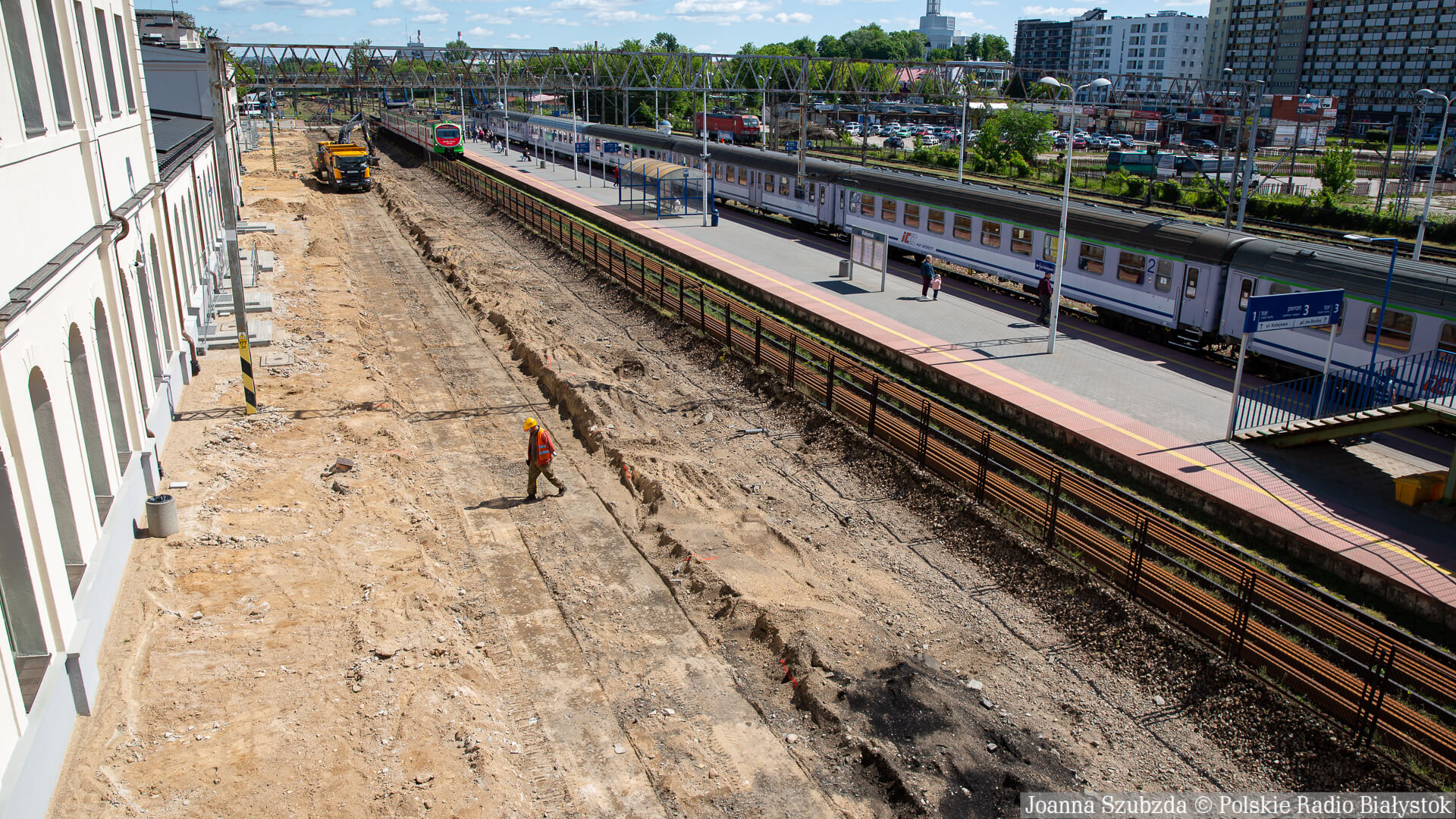 Rozebrane perony na białostockim dworcu kolejowym - trwa wielka budowa trasy Rail Baltica [zdjęcia]