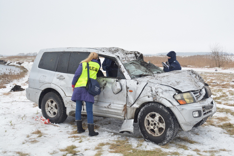 Pusty samochód odnaleziony w Narwi prawdopodobnie jest kradziony