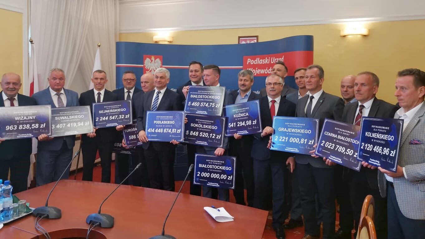 Podpisano kolejne umowy na modernizacje podlaskich dróg lokalnych z Funduszu Dróg Samorządowych