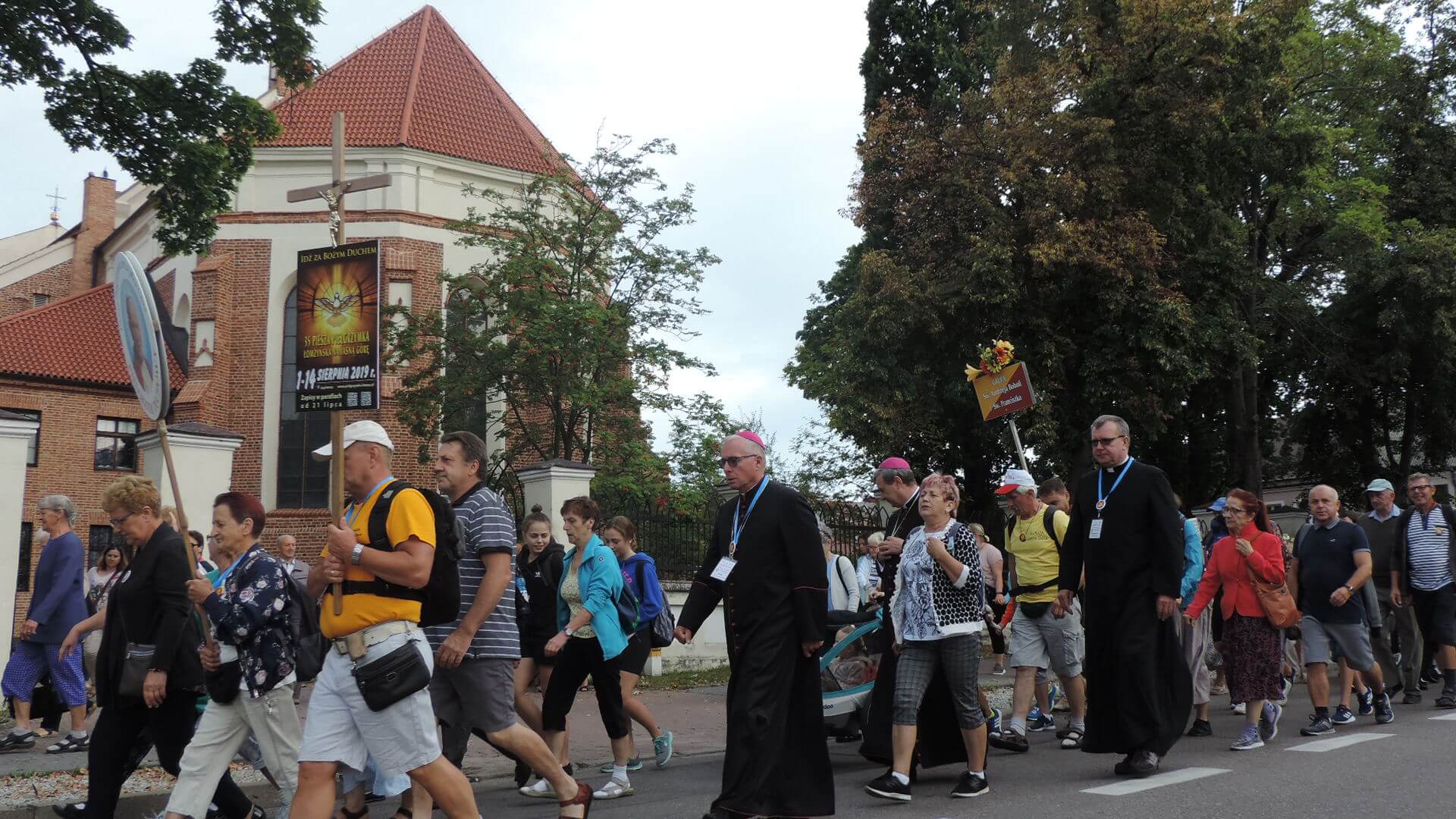 Pątnicy z Drohiczyna i Łomży wyruszyli na Jasną Górę [zdjęcia]
