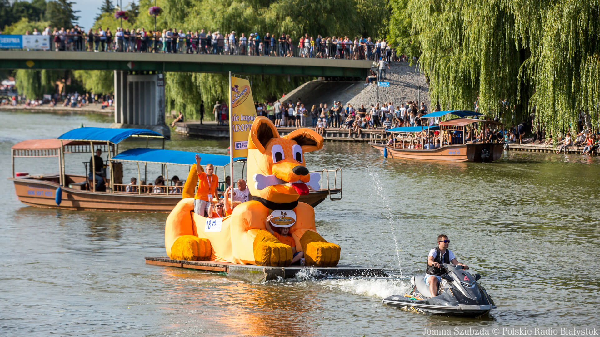 Pływanie na Byle Czym: Blisko 20 pływadeł i tłumy nad Nettą [zdjęcia, wideo]