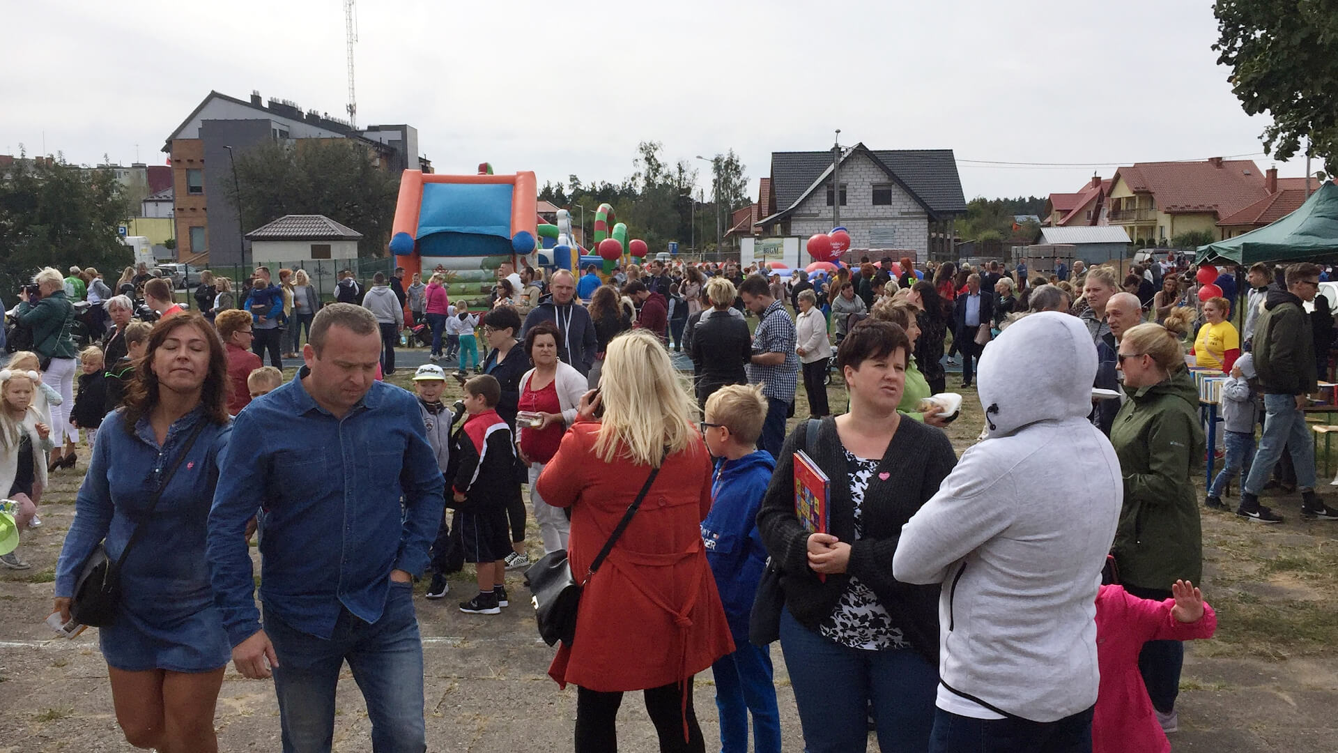 Podczas pikniku charytatywnego w Czarnej Białostockiej zebrano 30 tys. zł na leczenie chorej nauczycielki