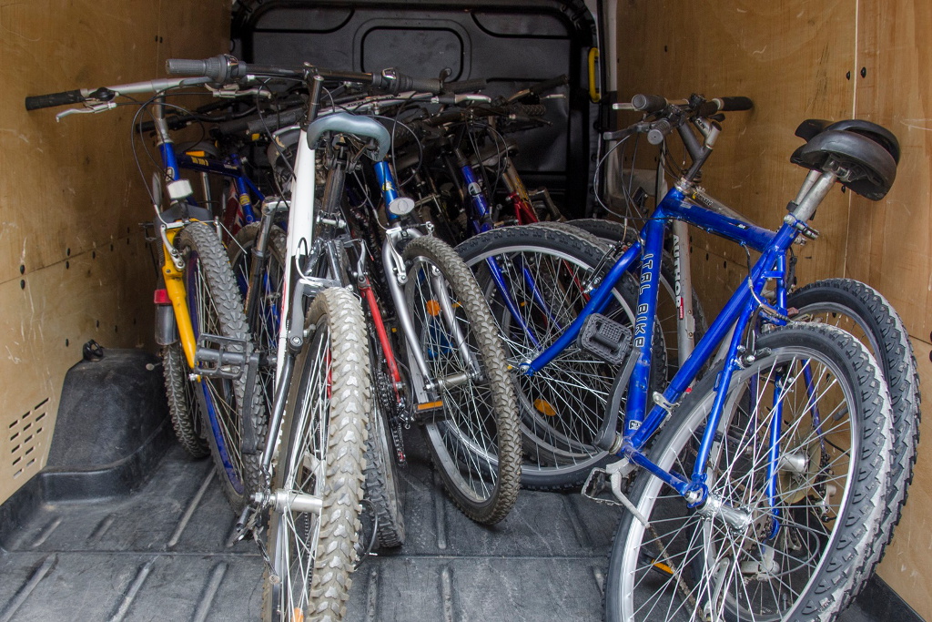 Kibice podarowali rowery mieszkańcom Domu Pomocy Społecznej w Białymstoku