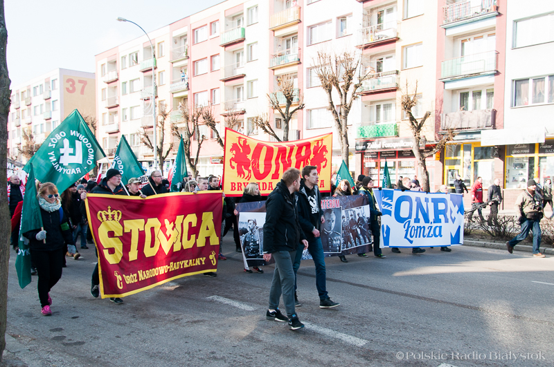 Hajnówka:  I Marsz Pamięci Żołnierzy Wyklętych - kilkaset osób przeszło ulicami
