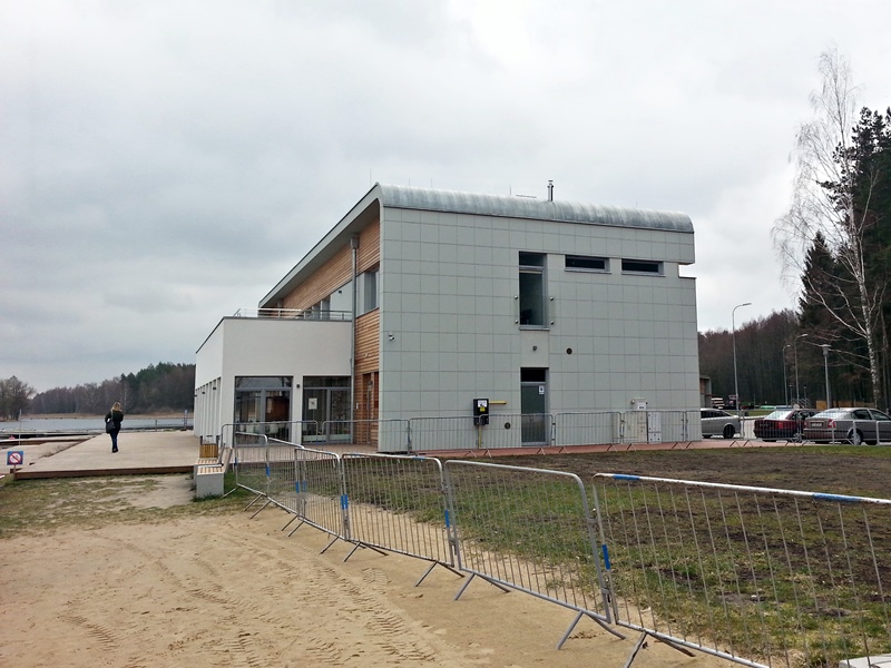 W OSW "Dojlidy" można korzystać ze ścieżek zdrowia, siłowni, placów zabaw i boisk