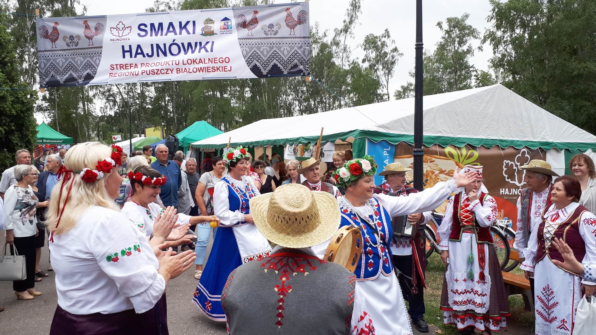 Potrawy kuchni regionalnej i sztuka ludowa na Jarmarku Żubra w Hajnówce