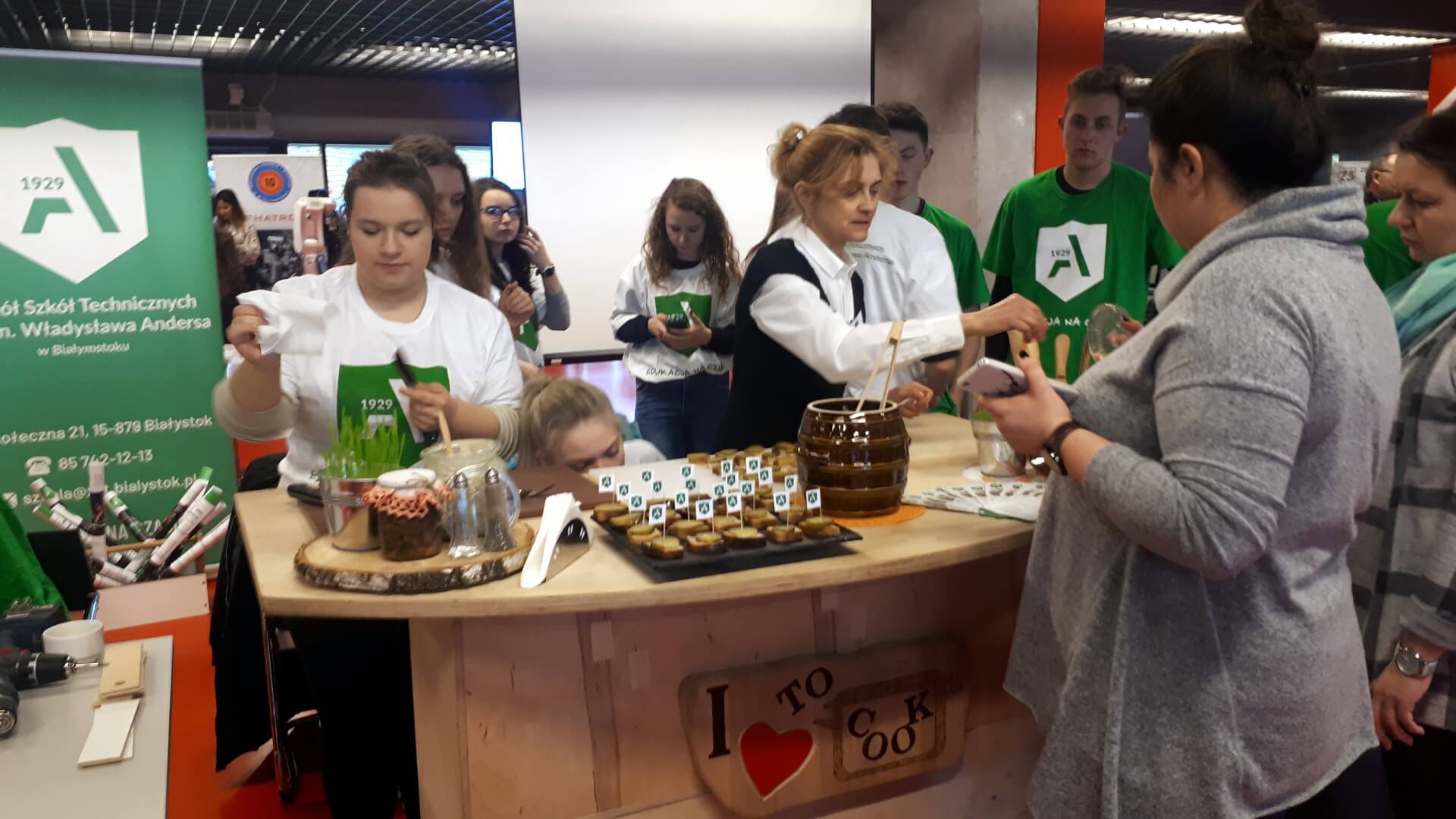 Jaki wybrać zawód, by mieć stabilną pracę? - targi zawodowe w Białymstoku