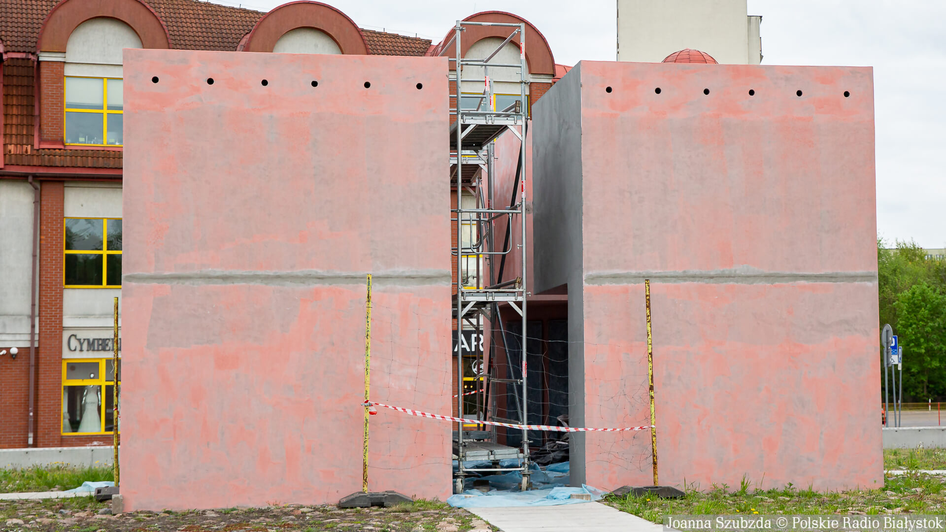 Po roku od otwarcia konieczne są poprawki artystycznej instalacji na białostockim Rynku Siennym