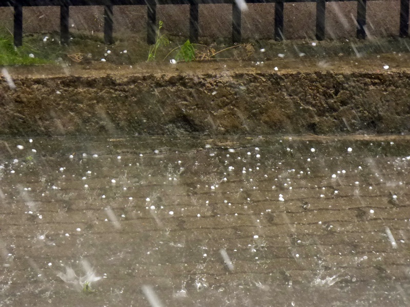Synoptycy ostrzegają przed gwałtownymi burzami i gradem w Podlaskiem