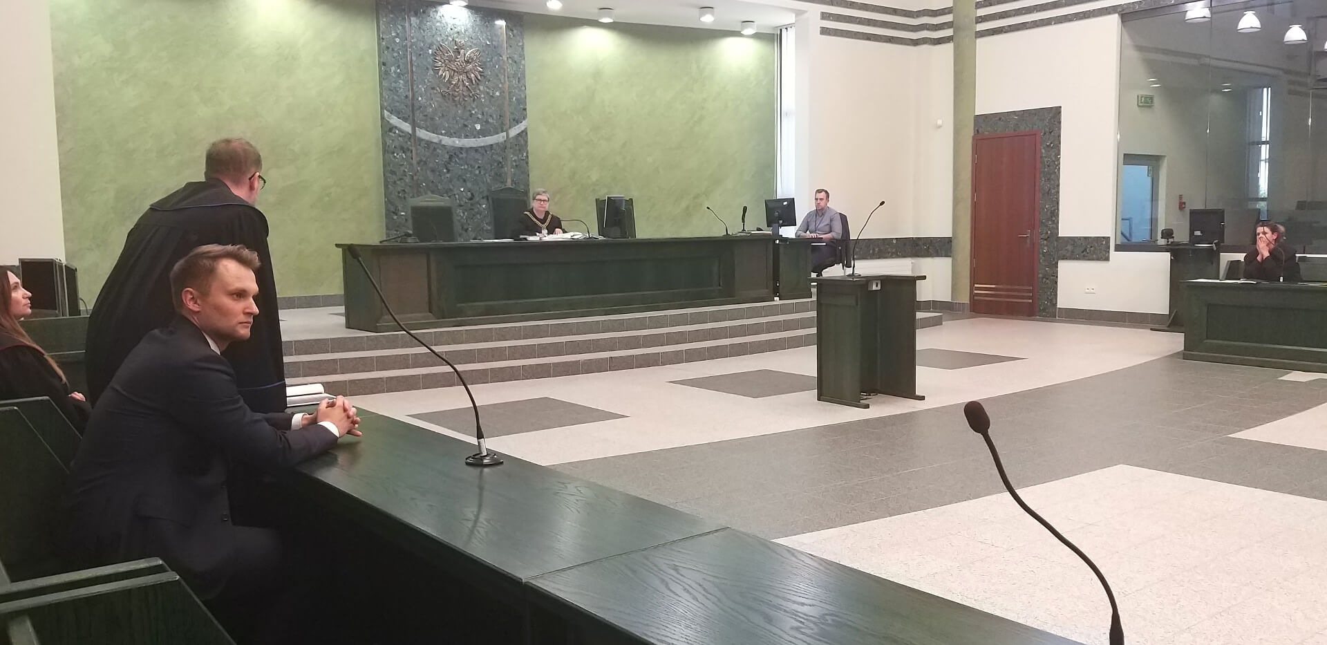 Więzienie w zawieszeniu i grzywna - to kara dla 32-latka, który groził Krzysztofowi Truskolaskiemu