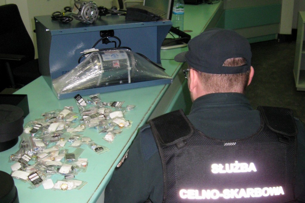 Celnicy udaremnili przemyt biżuterii w Bobrownikach