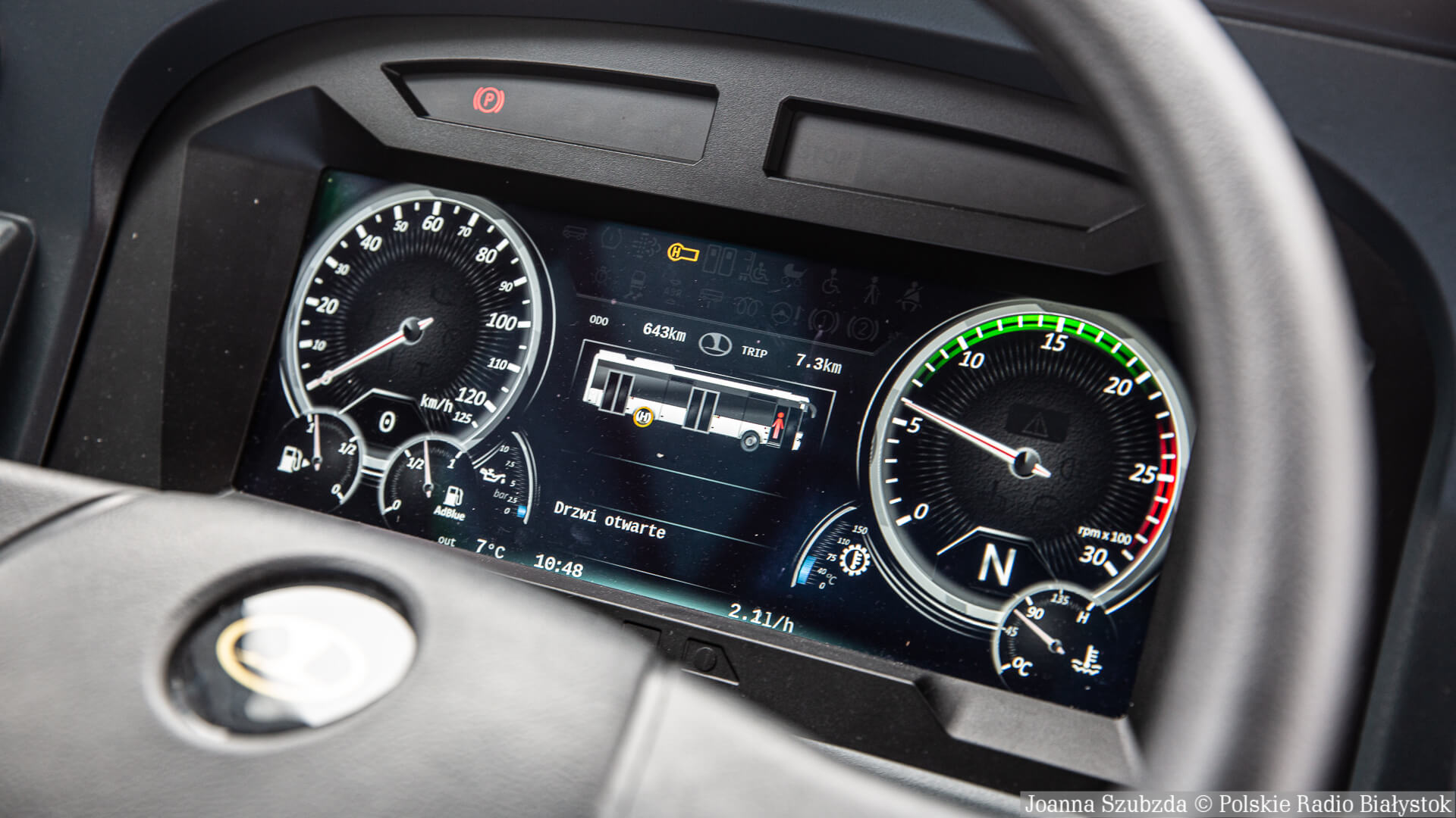 Autobusy odjeżdżają za wcześnie i pasażerowie pociągu nie mają jak dostać się do Suwałk