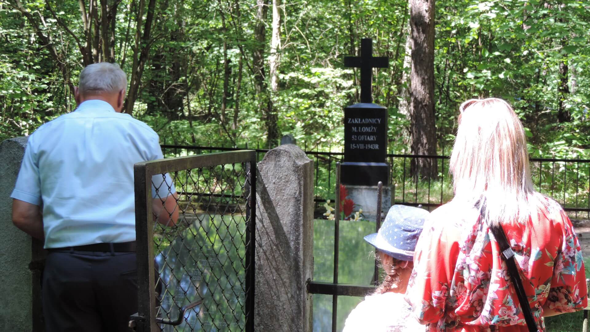Na leśnym cmentarzu uczczono pamięć ofiar tzw. zbrodni jeziorkowskich