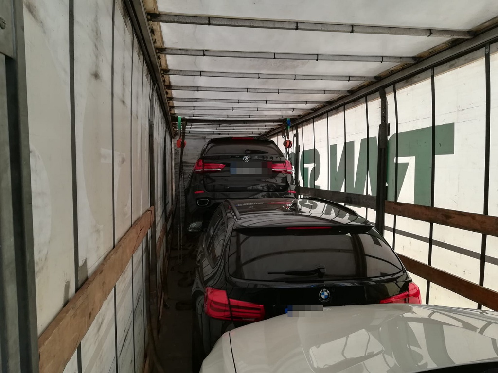 Kradzione samochody zamiast ładunku w litewskim tirze