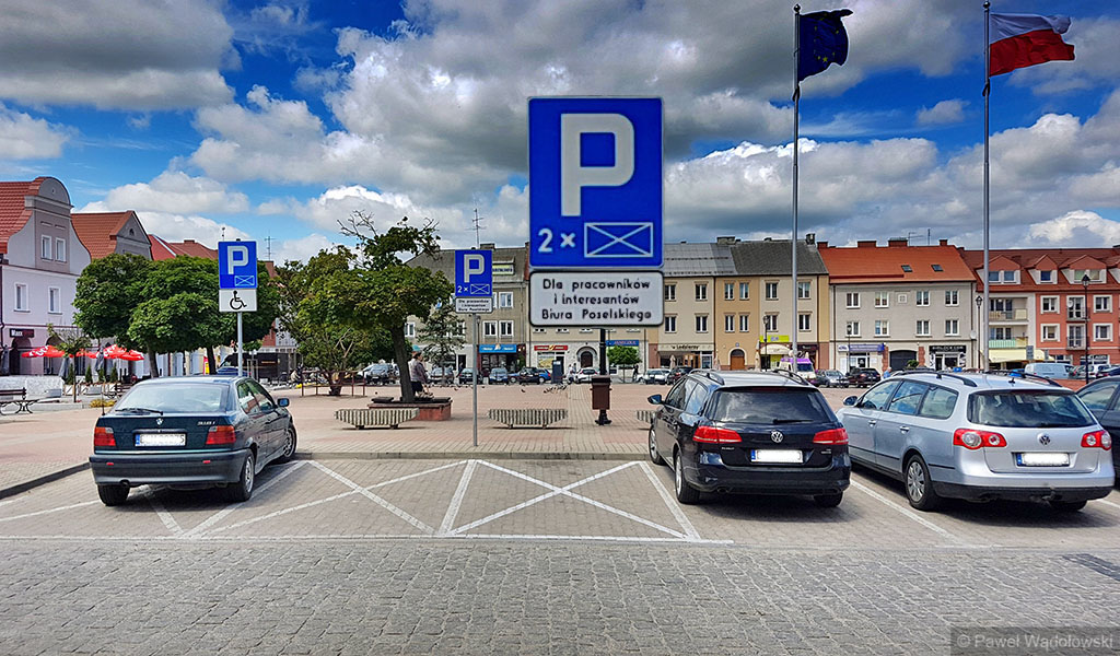 Mniej miejsc parkingowych przy Starym Rynku w Łomży