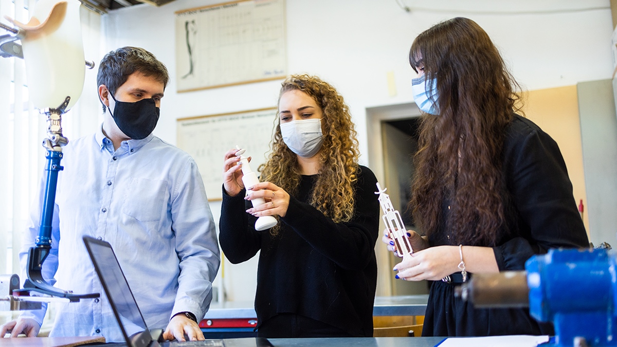 Naukowcy z Politechniki Białostockiej zdobyli patent na protezę kończyny dla zwierząt