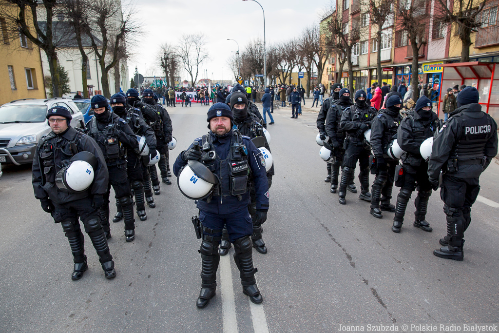 Działania policji były prawidłowe - prokuratura umorzyła śledztwo ws. marszu w Hajnówce