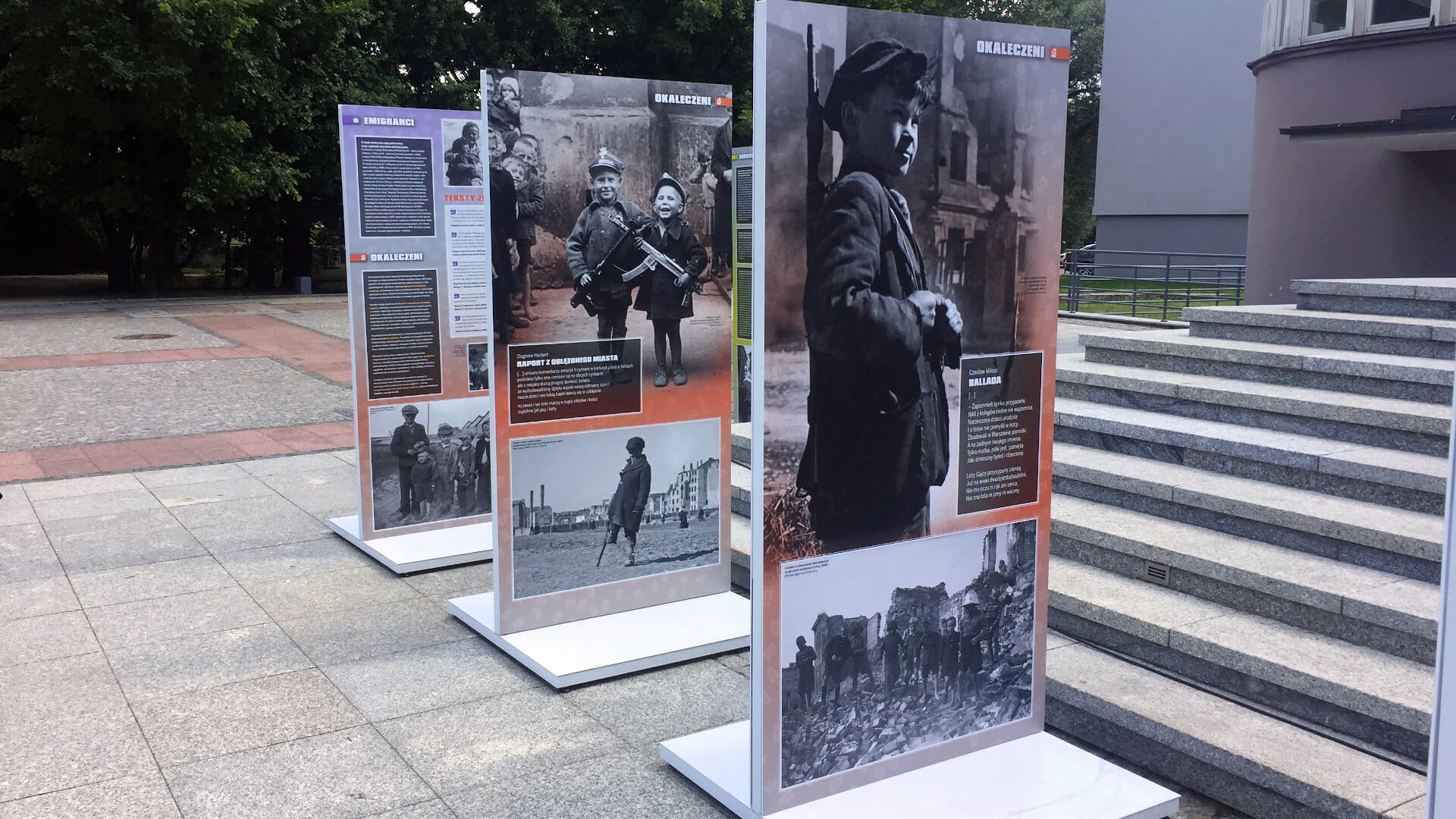 "Ukradzione dzieciństwo" - plenerowa wystawa o tragicznych losach dzieci podczas wojny