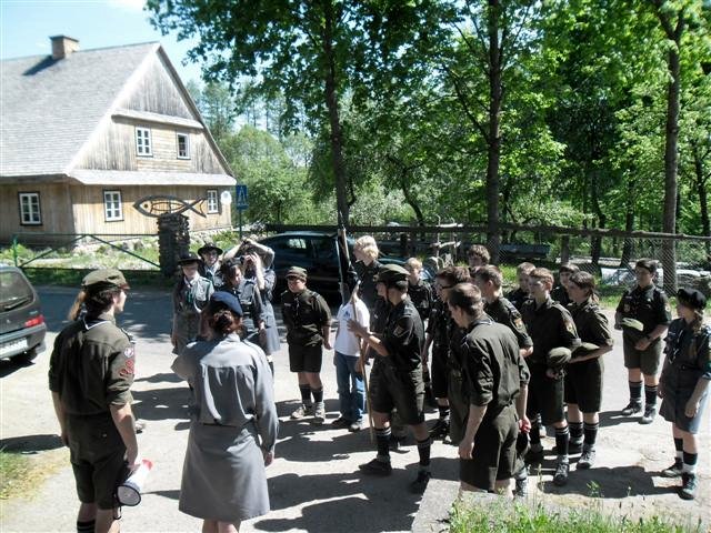 Sejny:  Tablica pamięci Mariana Piekarskiego w Berżnikach