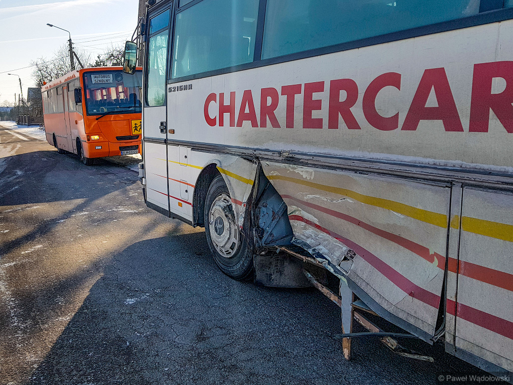 Wypadek z udziałem szkolnego autobusu na trasie Łomża - Stawiski