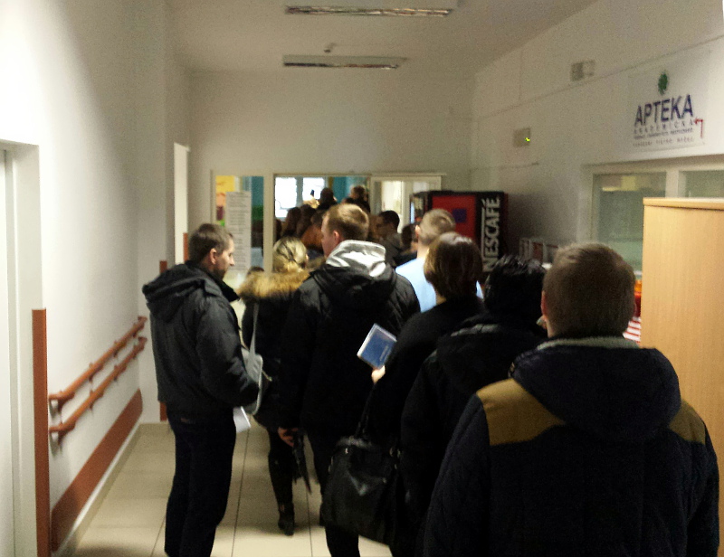 Białystok:  Pacjenci się denerwują, dyrekcja przeprasza. Gigantyczne kolejki w UDSK