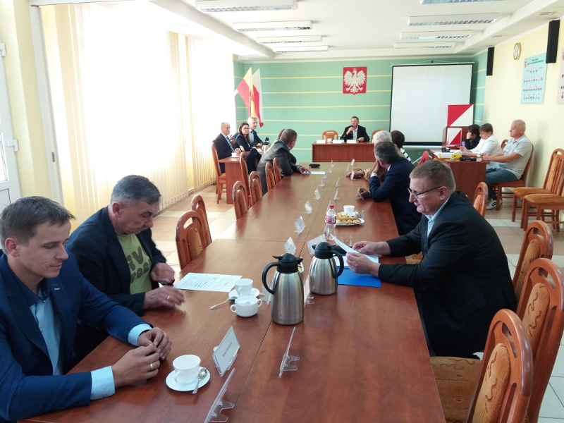 Na stanowisku starosty białostockiego bez zmian. Radni, którzy chcieli go odwołać, nie przyszli na sesję