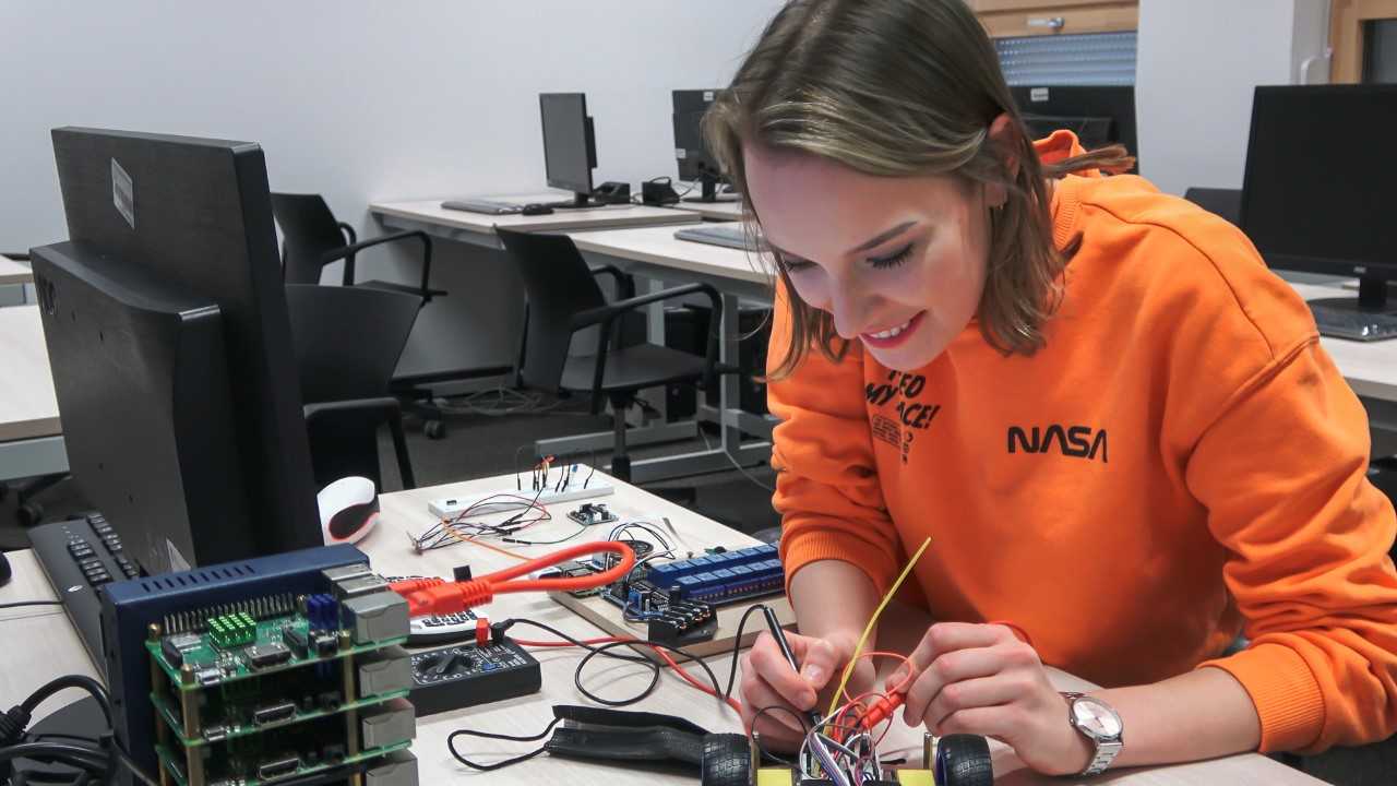 "Dziewczyny do ścisłych!" - zachęca Uniwersytet w Białymstoku