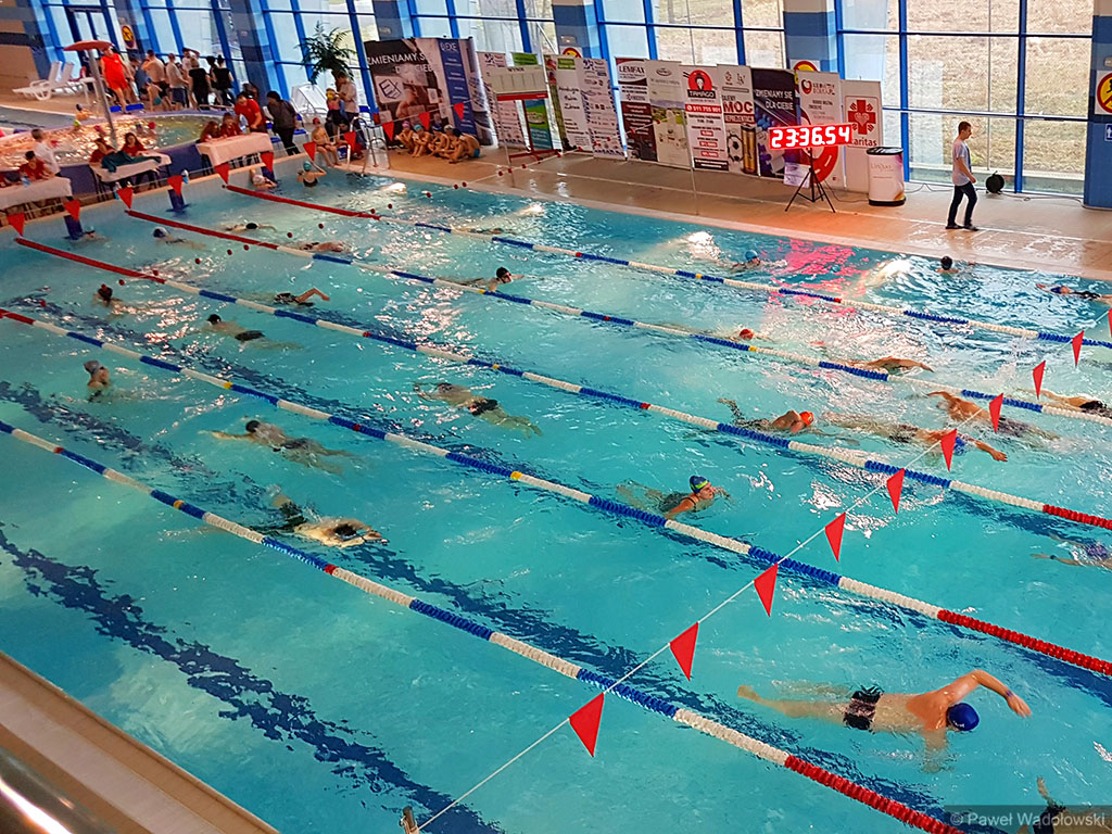 Ponad 1200 km przepłynęli uczestnicy maratonu pływackiego w Łomży