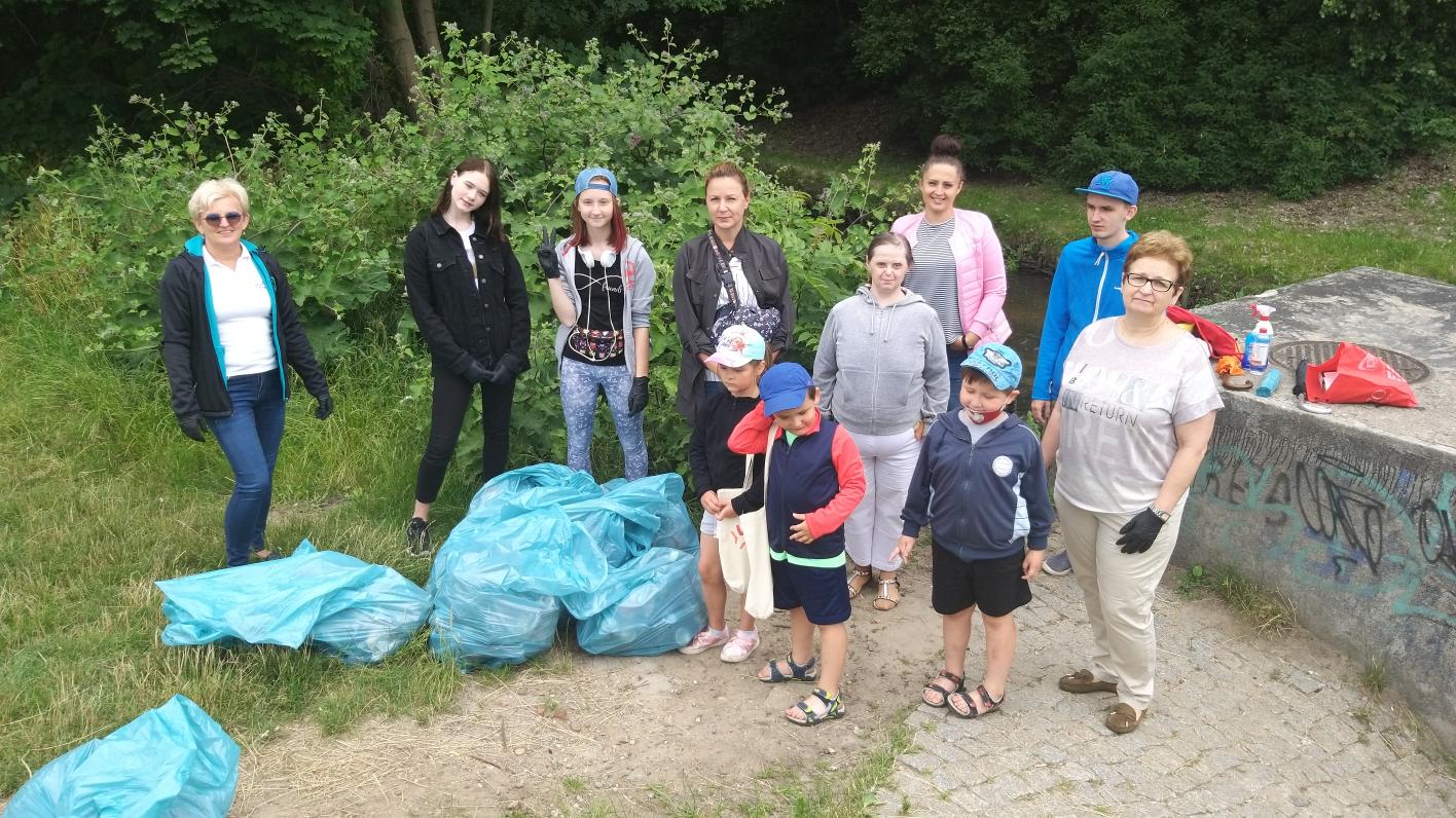 Wolontariusze posprzątali okolice rzeki Biała