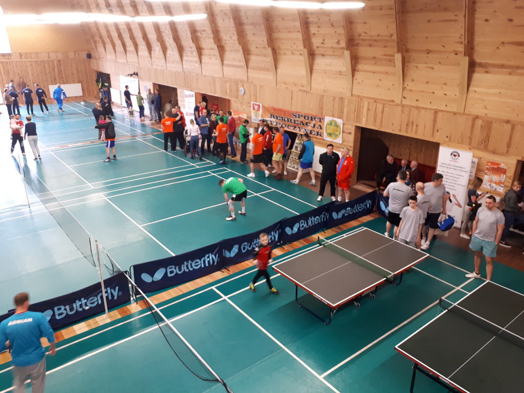 Politycy, strażacy, księża, dziennikarze grają i promują zdrowy tryb życia