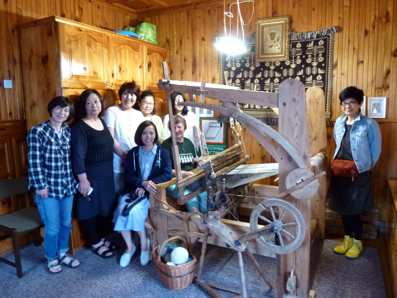 Japonki uczą się tkactwa na Podlasiu