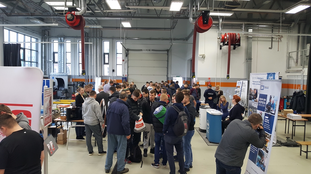 Kilkanaście firm na Giełdzie Pracy w "mechaniaku" w Białymstoku