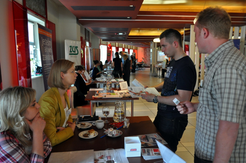 Jaki wybrać zawód, by mieć stabilną pracę? – targi zawodowe w Białymstoku