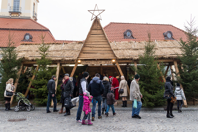 Białystok:  Żywa szopka przy Ratuszu