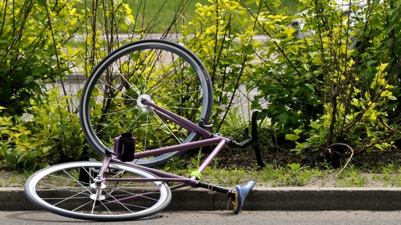 Wypadek na ul. Popiełuszki w Białymstoku – rowerzysta w szpitalu