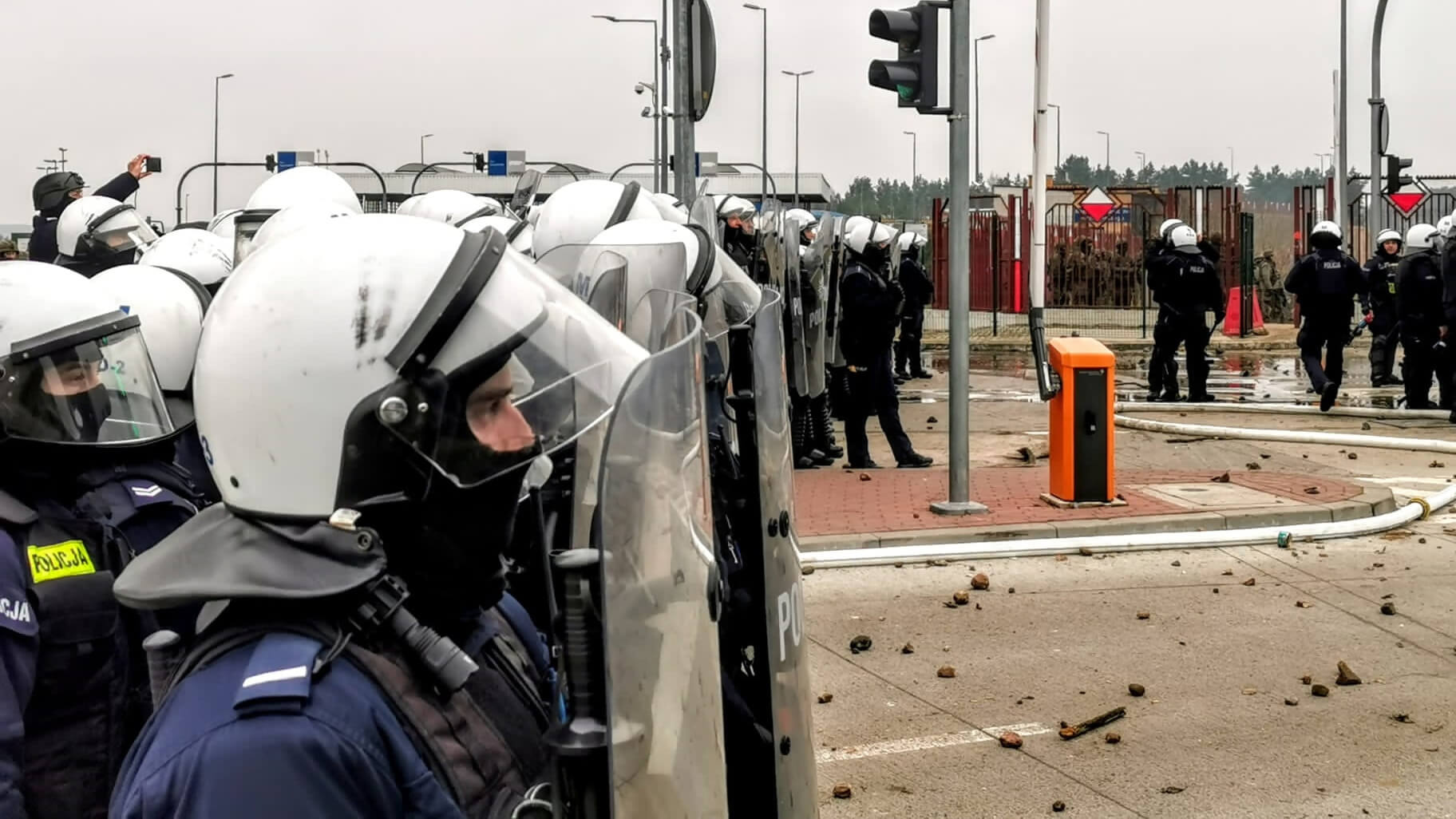 Wszczęto śledztwo ws. napaści na funkcjonariuszy przy granicy