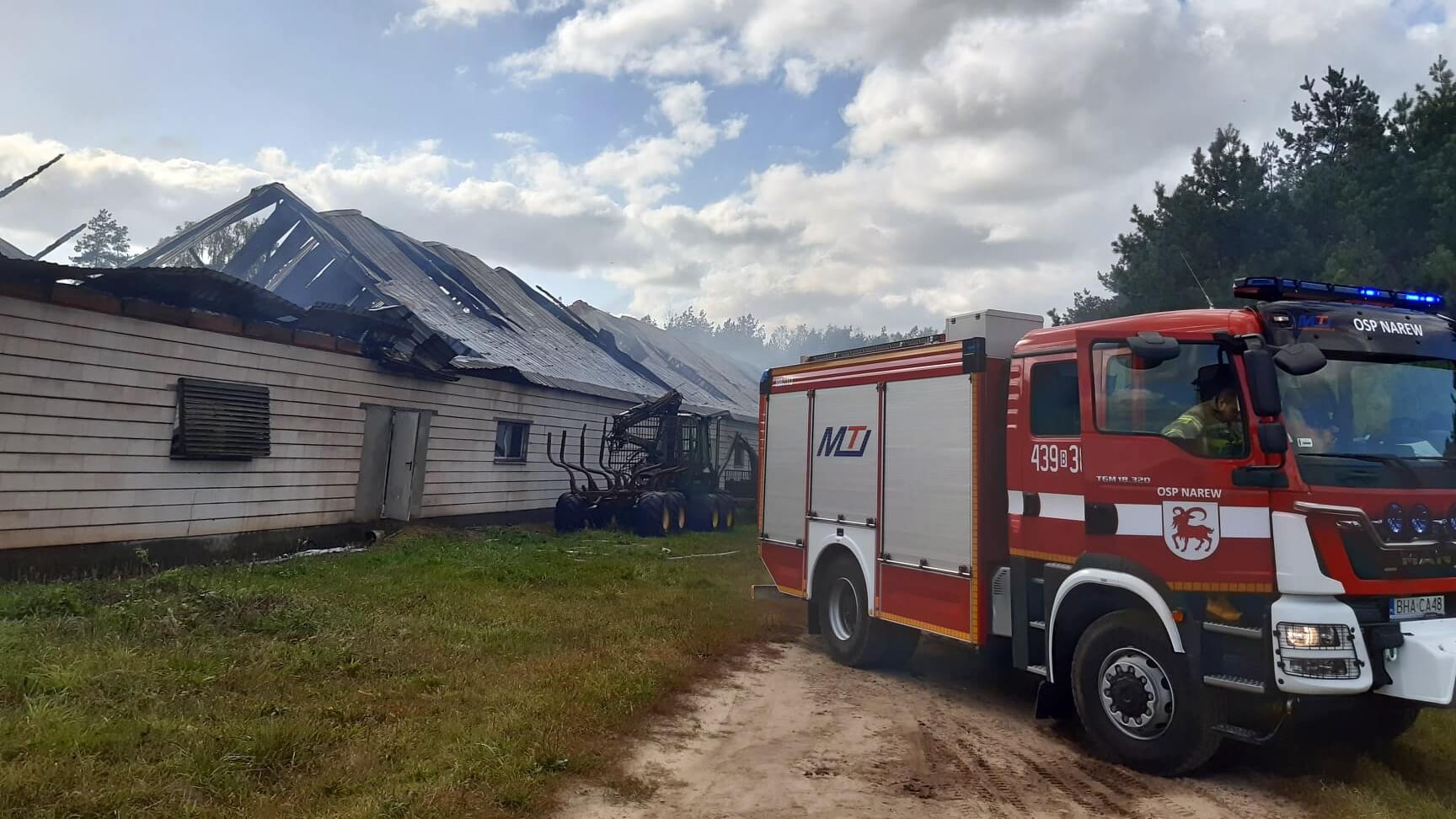 Pożar dużego kurnika w Trześciance [zdjęcia]