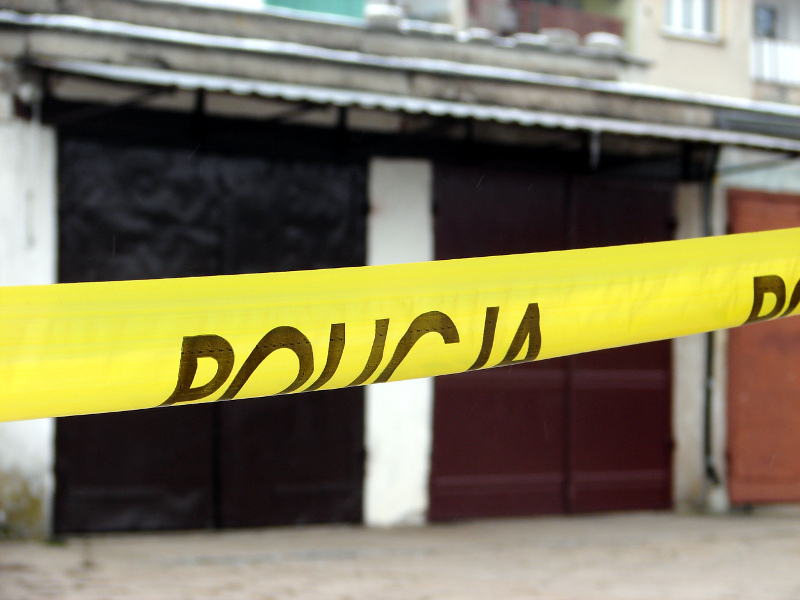 Ciało 38-latka znaleziono w zaparkowanym w garażu aucie. Mężczyzna zmarł w wyniku zatrucia tlenkiem węgla