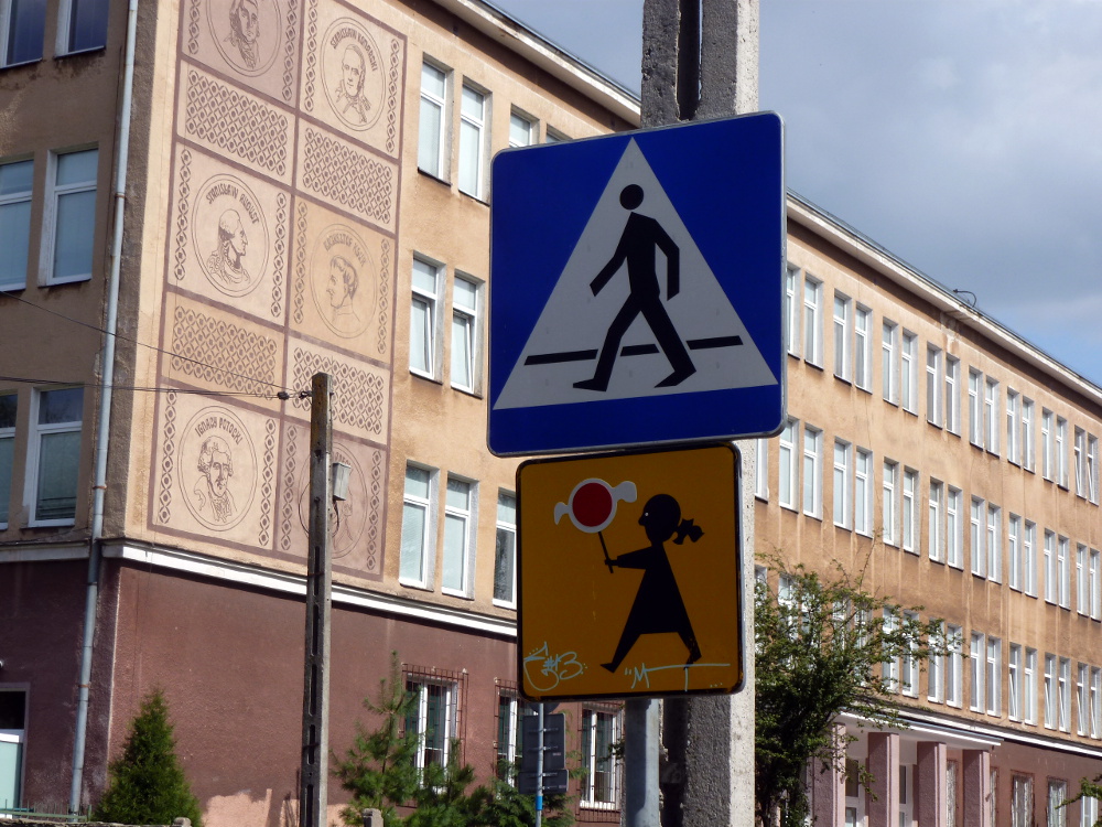 Mimo licznych apeli czy szkoleń, w Podlaskiem wciąż dochodzi do potrąceń na przejściach dla pieszych