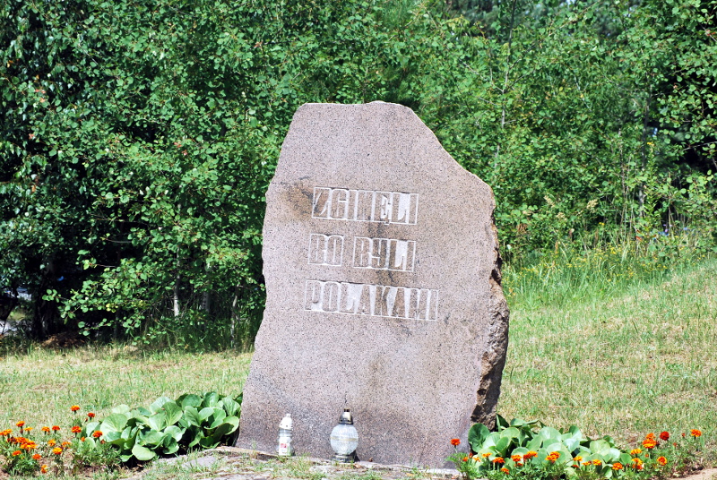 Suwałki:  Resocjalizacja i poznawanie historii - więźniowie sprzątają miejsca pamięci